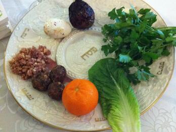 Seder plate with orange Seder Plate with Orange