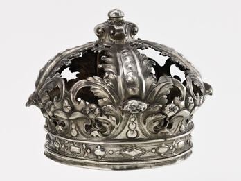 Crown with punched and engraved leaves, vines, and jewels. 