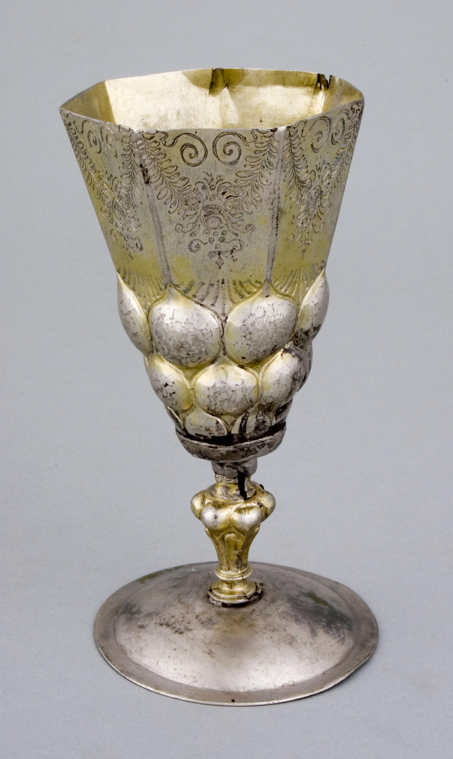 Cup engraved with floral motifs. Cup engraved with floral motifs.