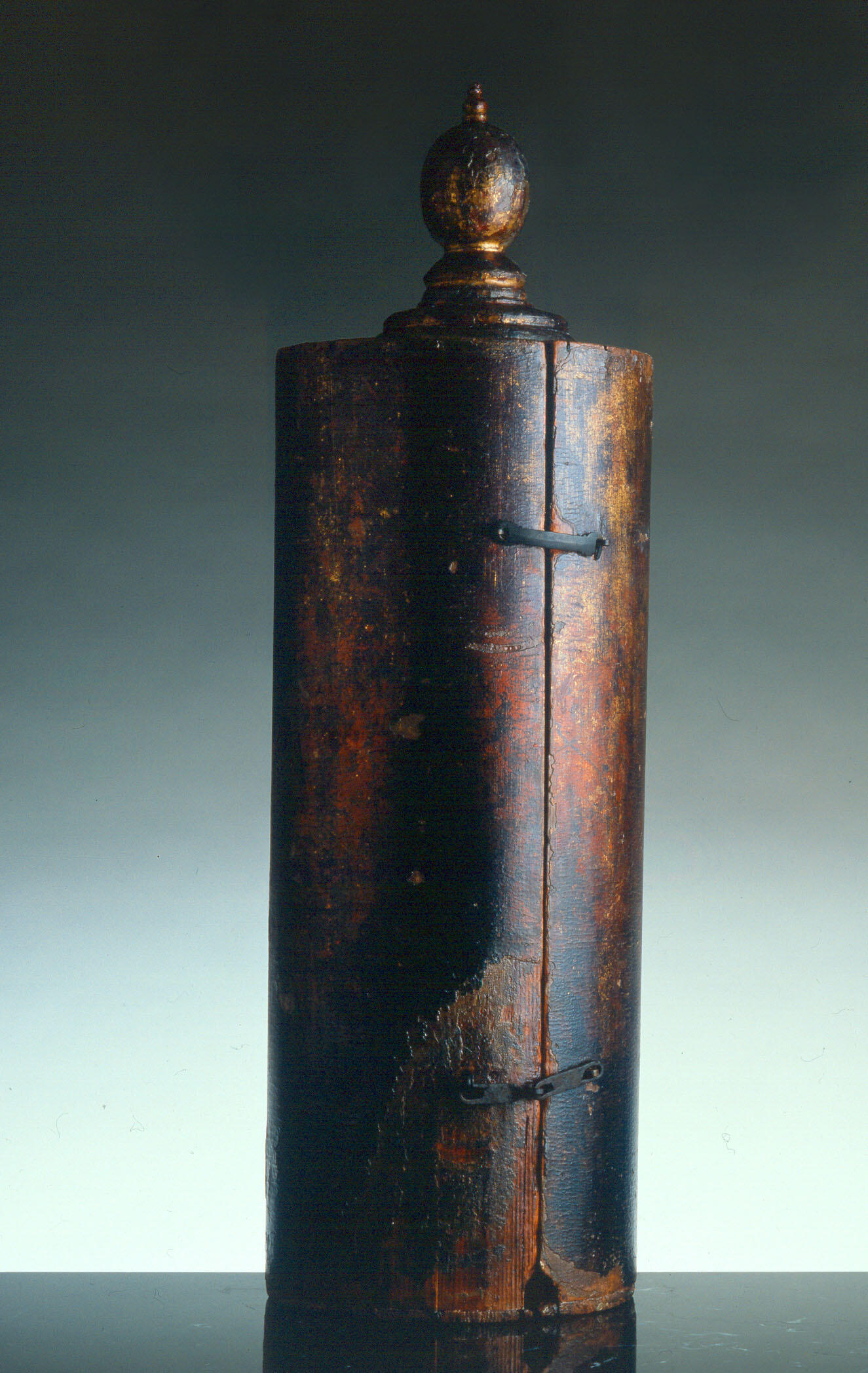Cylindrical case with small ball on top. Cylindrical case with small ball on top.