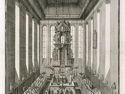 Alte Synagogue in Berlin Print engraving of room interior with central podium, Torah ark on far wall, and rows of pews on either side of podium, with German and Hebrew text below.