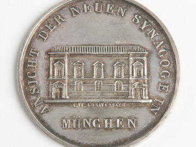 Silver medal featuring synagogue and German text.